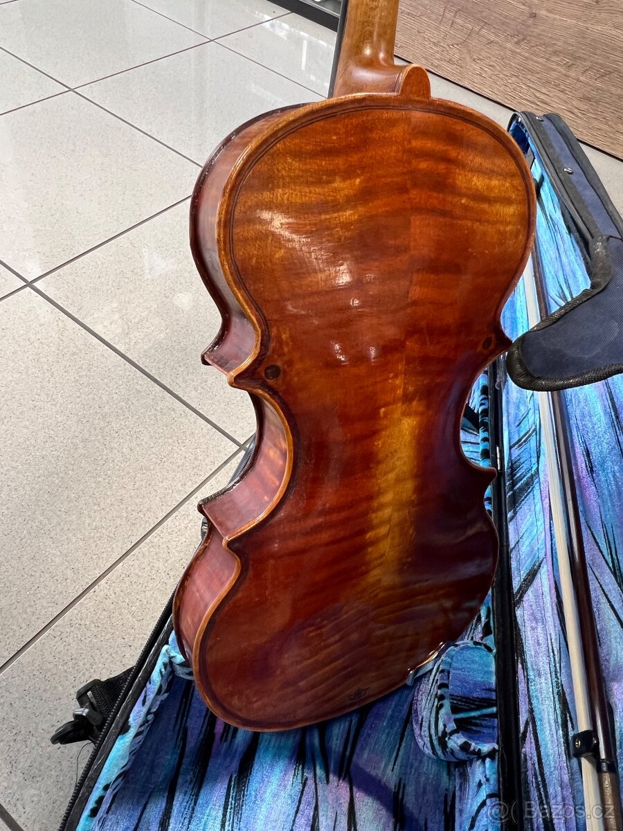 Prodám housle velmi staré a hysterické - 11