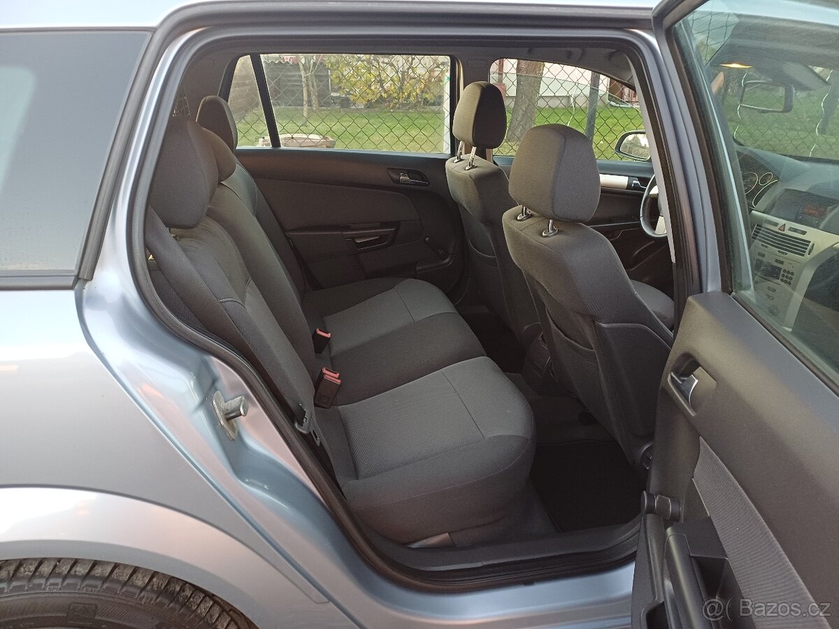 Benzínová Opel Astra 1.8 ..16V Tempomat - 11