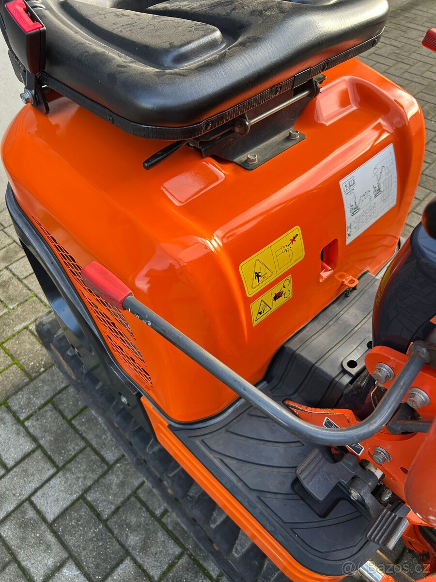 Minibagr Kubota U10 s nulovým přesahem zádě - 11