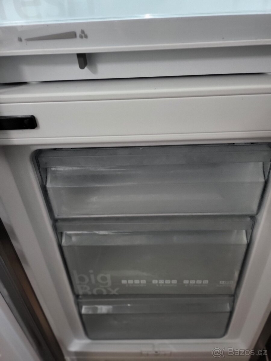 velká NEREZ lednice, moderní 185x60 - 11