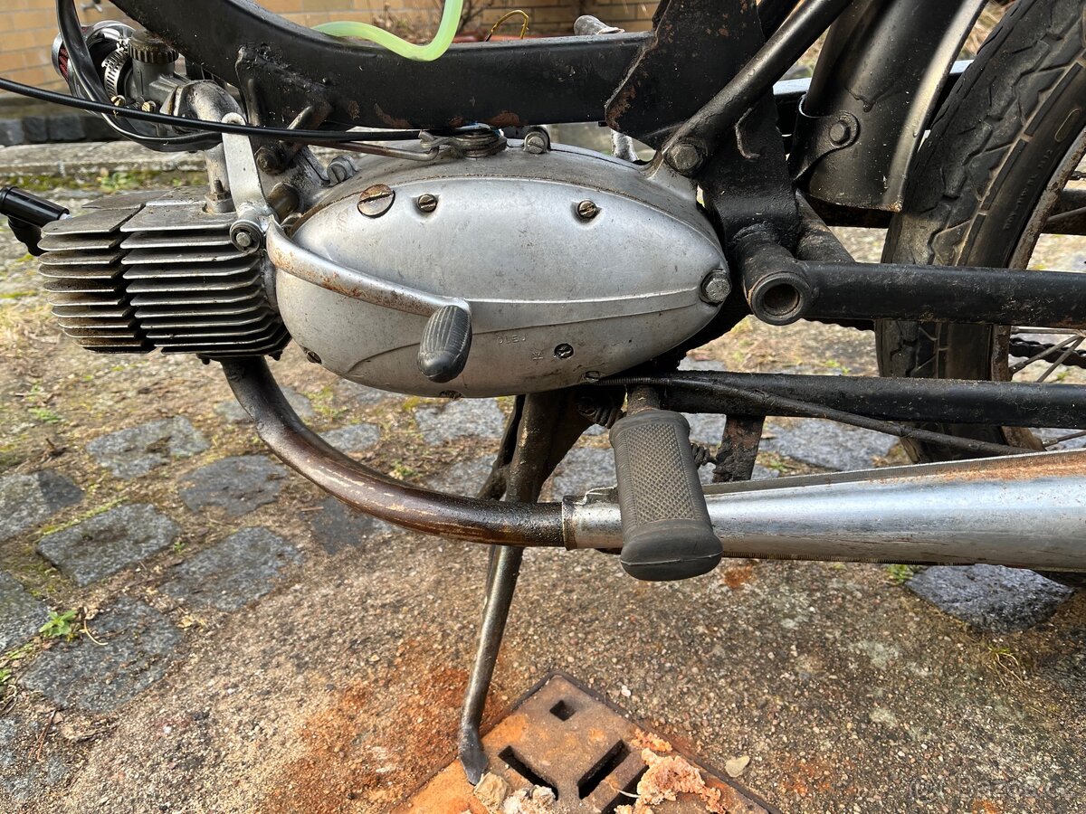 Jawa 23 Mustang - 11