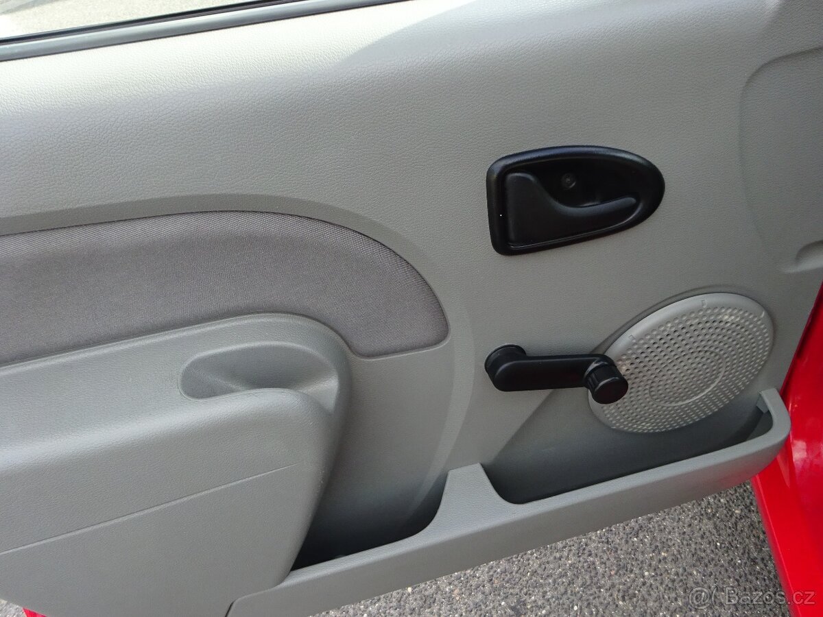Dacia Logan 1,6I, 7MÍST, Č.75 - 11