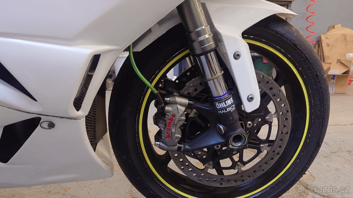 Kawasaki zx6r 2010 - 11