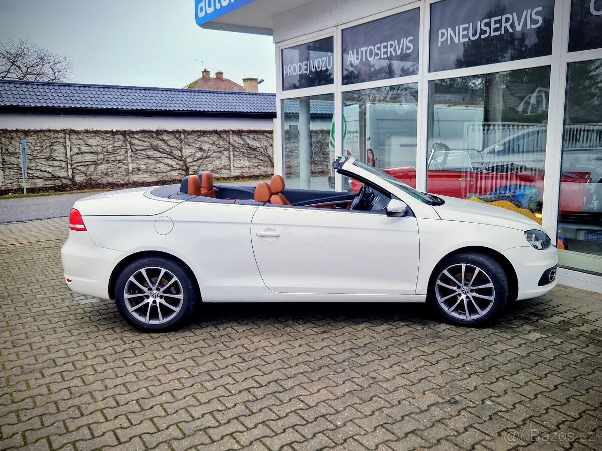 Volkswagen Eos, 1,4i 90kW manual top interiér - 11