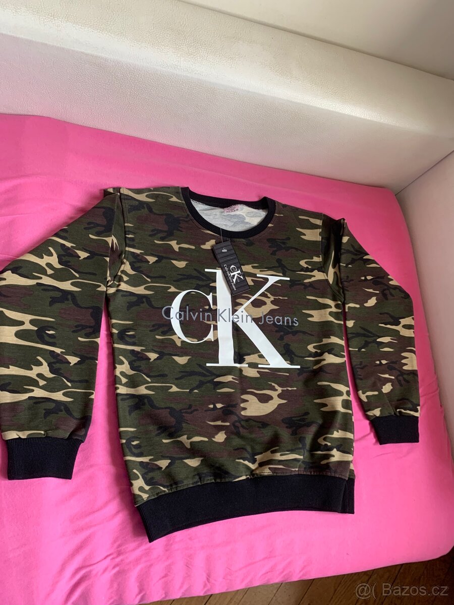 Krasna maskačová mikina Calvin Klein Nova s visackou - 11