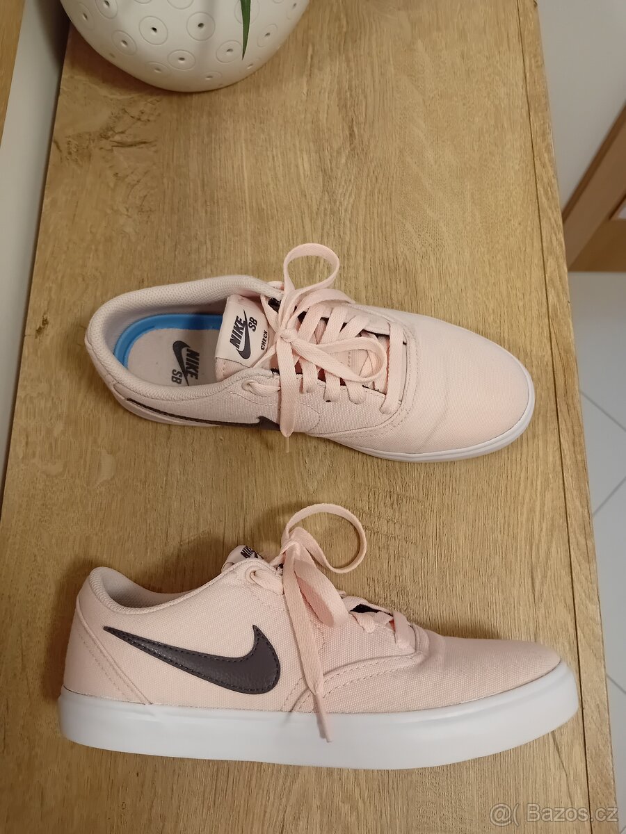 Nike dámské tenisky Solarsoft vel. 39 - 11