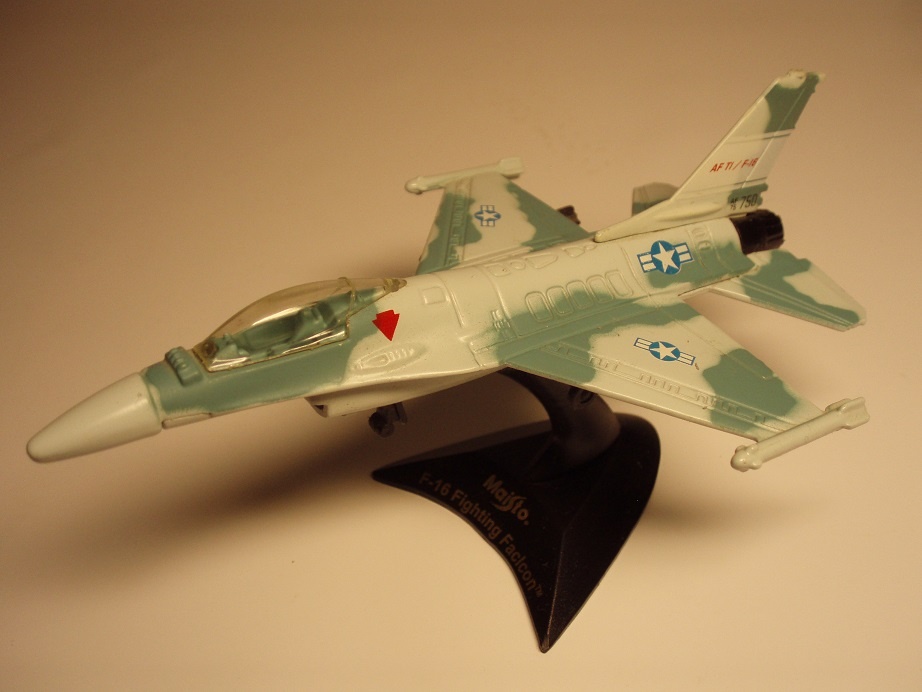 2xMaisto F-15Eagle; F-16 FightingFaclcon - 11
