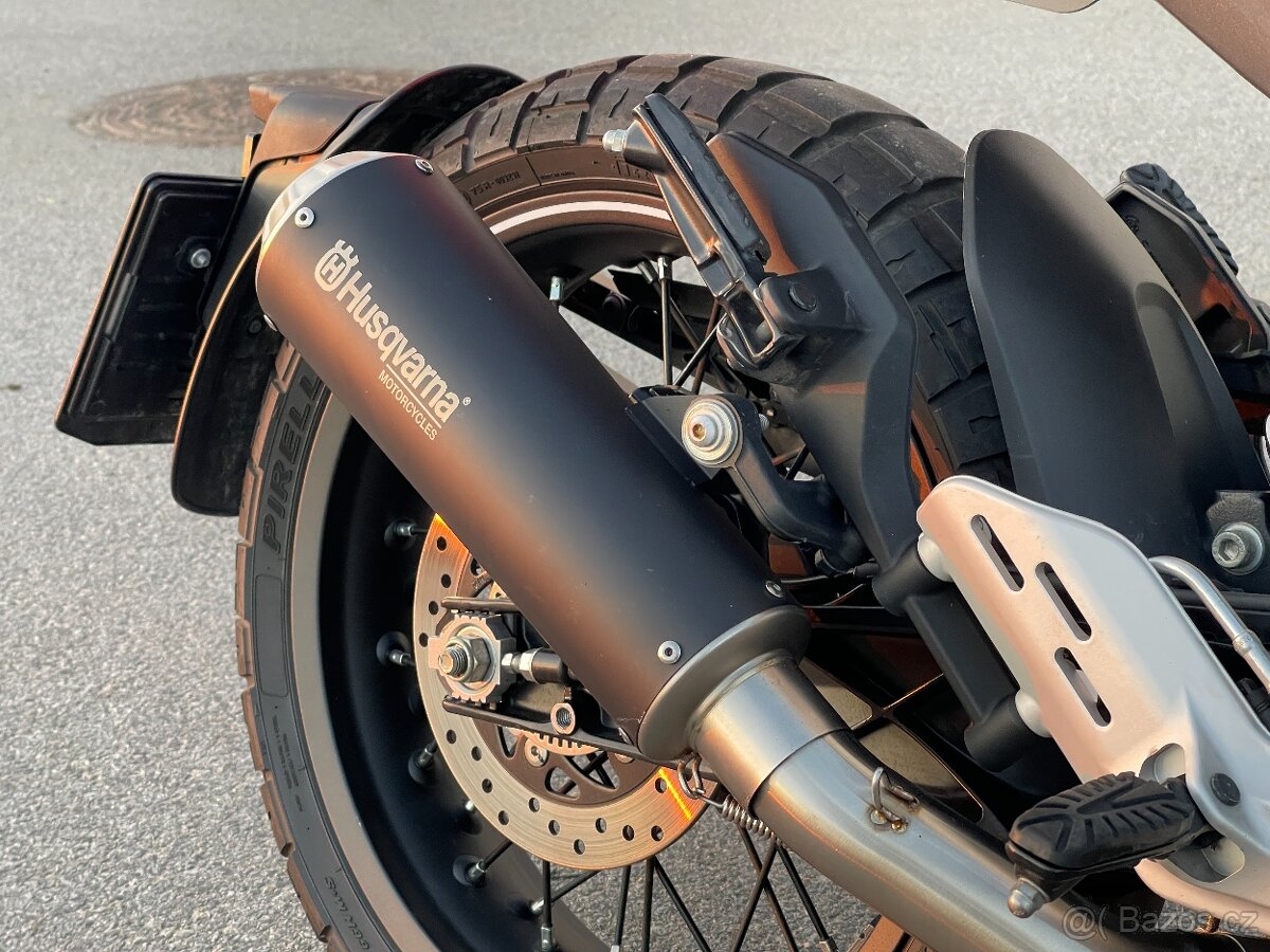 Husqvarna Svartpilen 125 2023 11 kW A1 1. majitel - 11