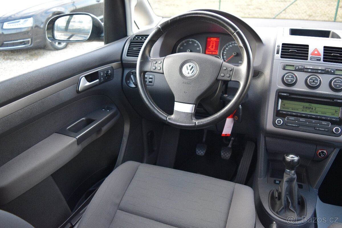 Volkswagen Touran 1.4 TSI 7MÍST VYHŘEV BOHATÁ VÝBAVA - 11