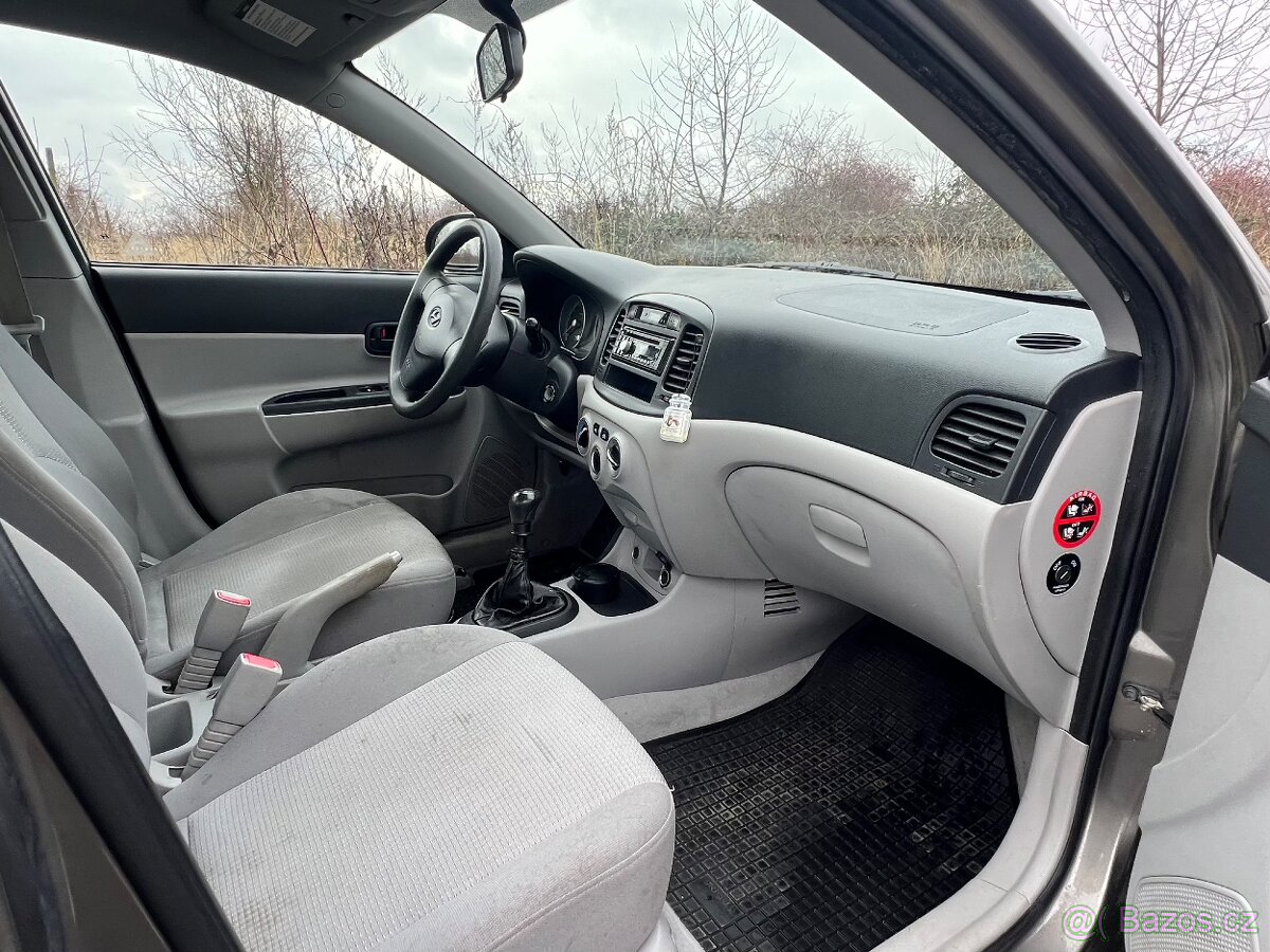 Hyundai Accent - 11