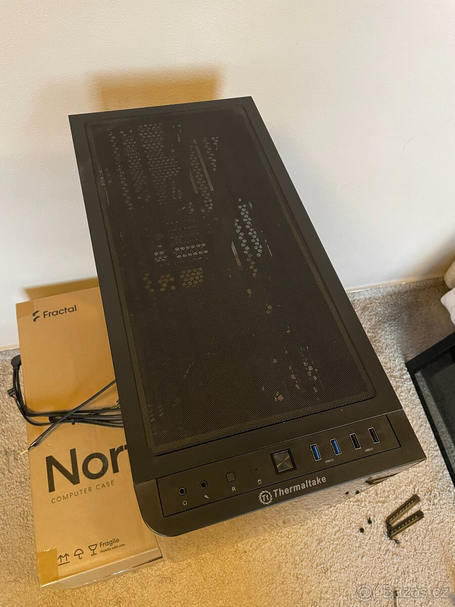 Prodám case ThermalTake View 31 - 11