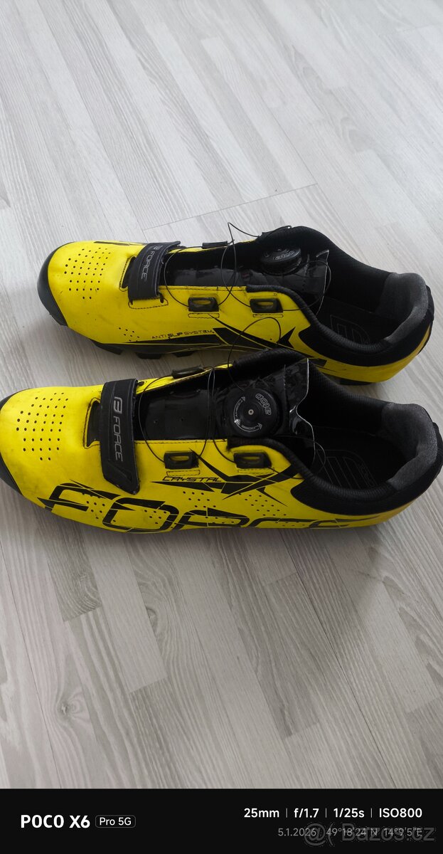 Cyklistické boty a dresy - 11