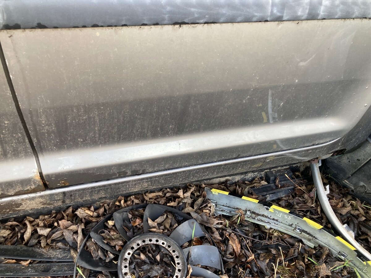 Touran 1.9 tdi 77kW bls díly šedý - 11