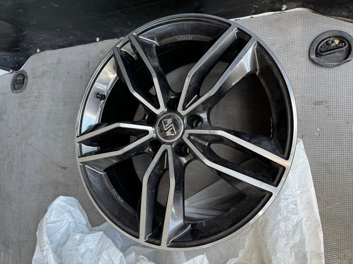 Kia Stinger GT 3.3 V6 2020 , Servis jen Kia - 11