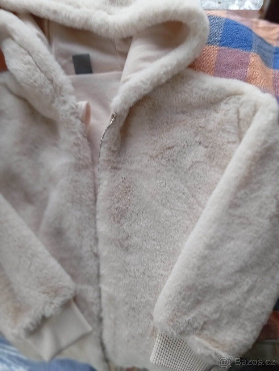 Jarní kabáteky, bundy, teplé vestičky - 11