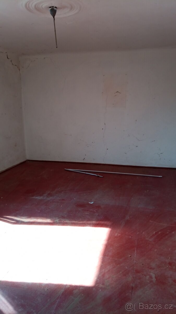 Rodinný dům nebo pozemek v Litobratřicích - 11