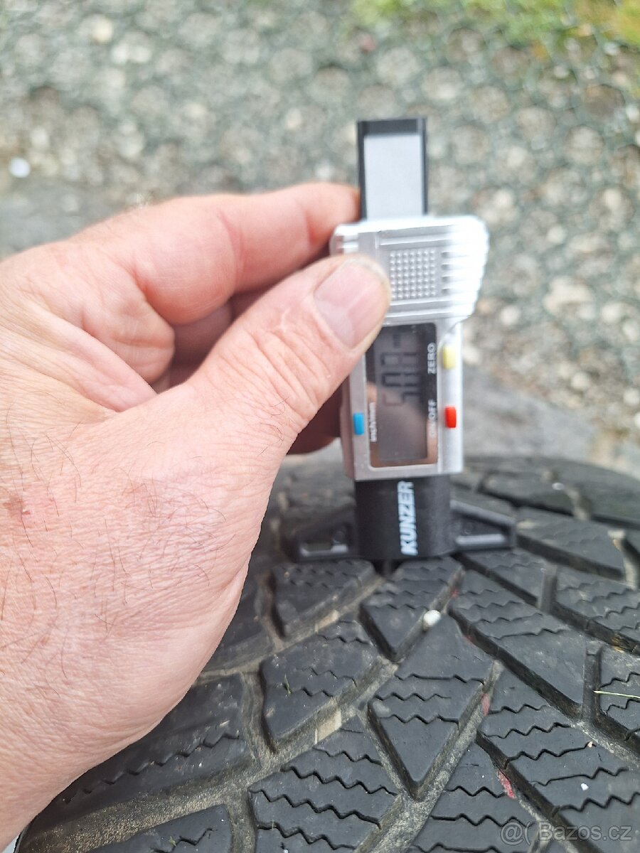 4 ks zimní Bridgestone 205 50 17 - 11