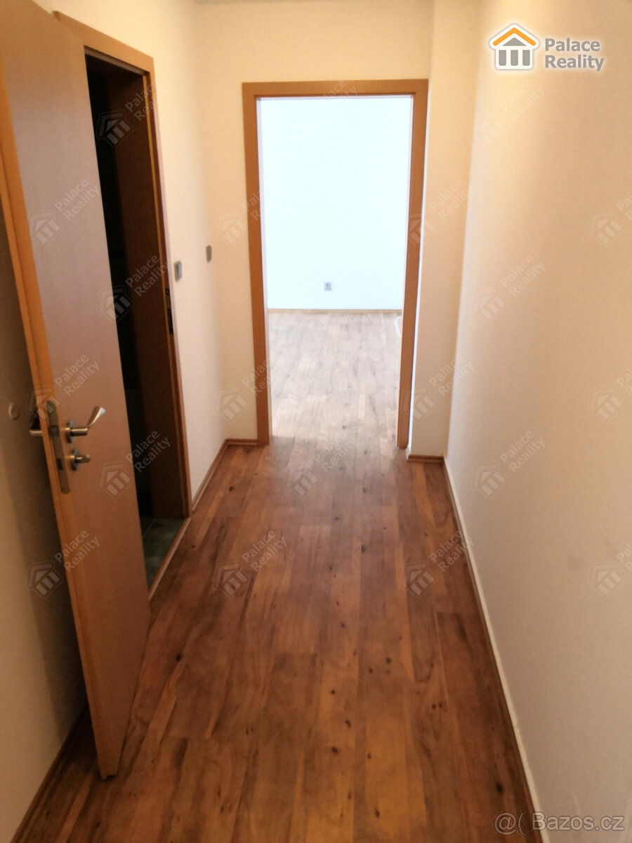 Prostorný byt 2+KK s balkonem, vyhledávaná lokalita - 11