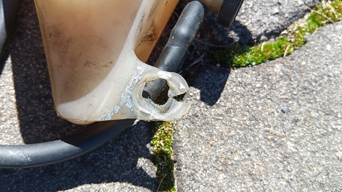 Suzuki GSX-R 750 k1 díly - 11