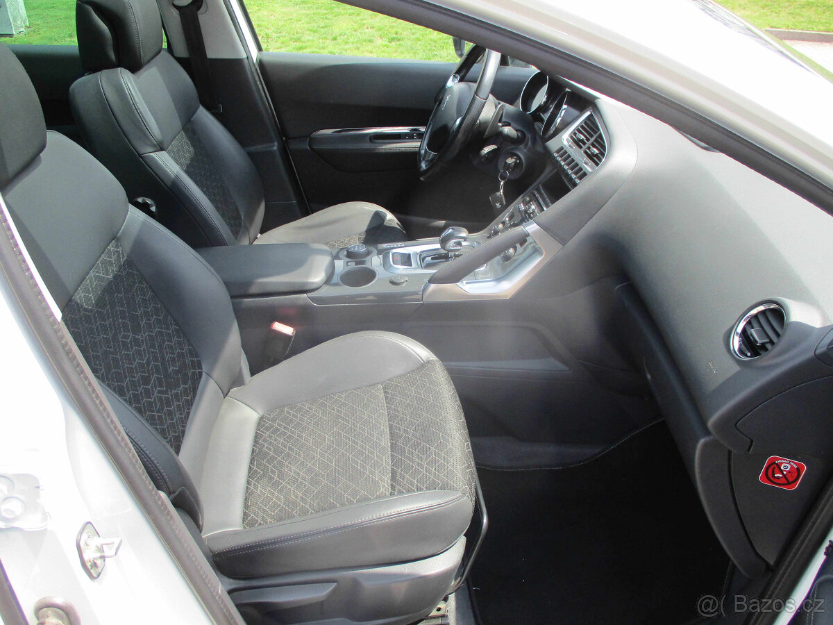 PEUGEOT 3008 Hybrid 4x4 Allure Pano Navi LED 2015 - 11