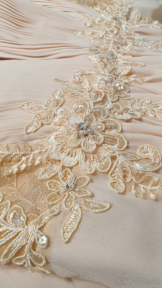 Luxusní večerní vyšívané šaty - 11