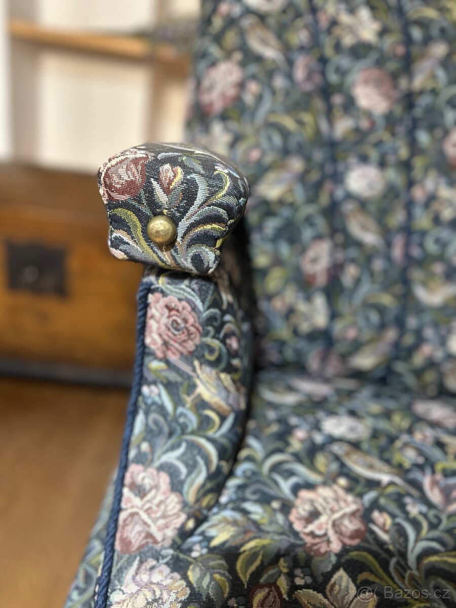 Starožitné sofa, rozkládací, nový potah. - 11