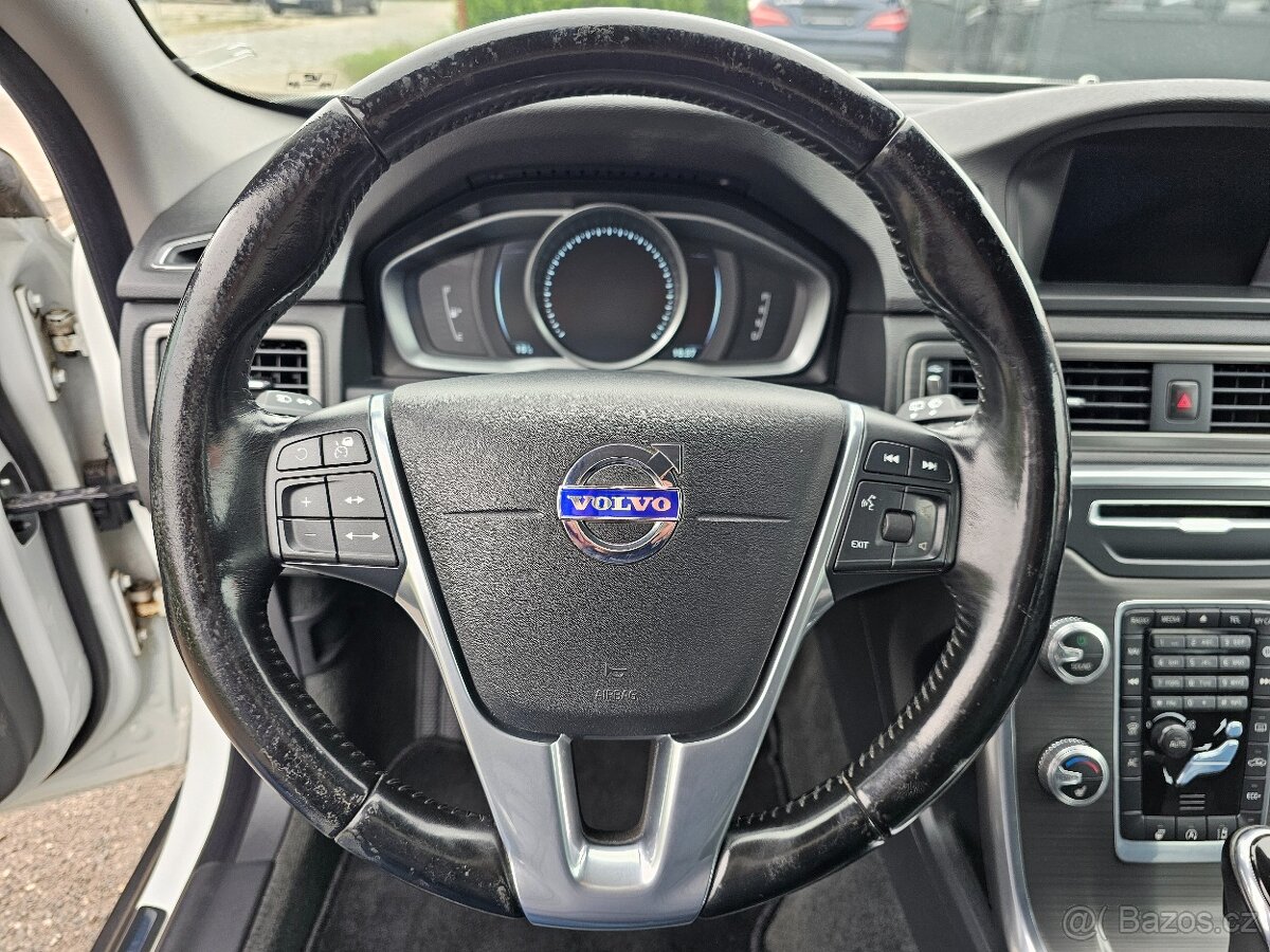 VOLVO XC70 2016 2.0D4 133kW SUMMUM,TEMPOMAT,VÝHŘEVY,SERVISKA - 11