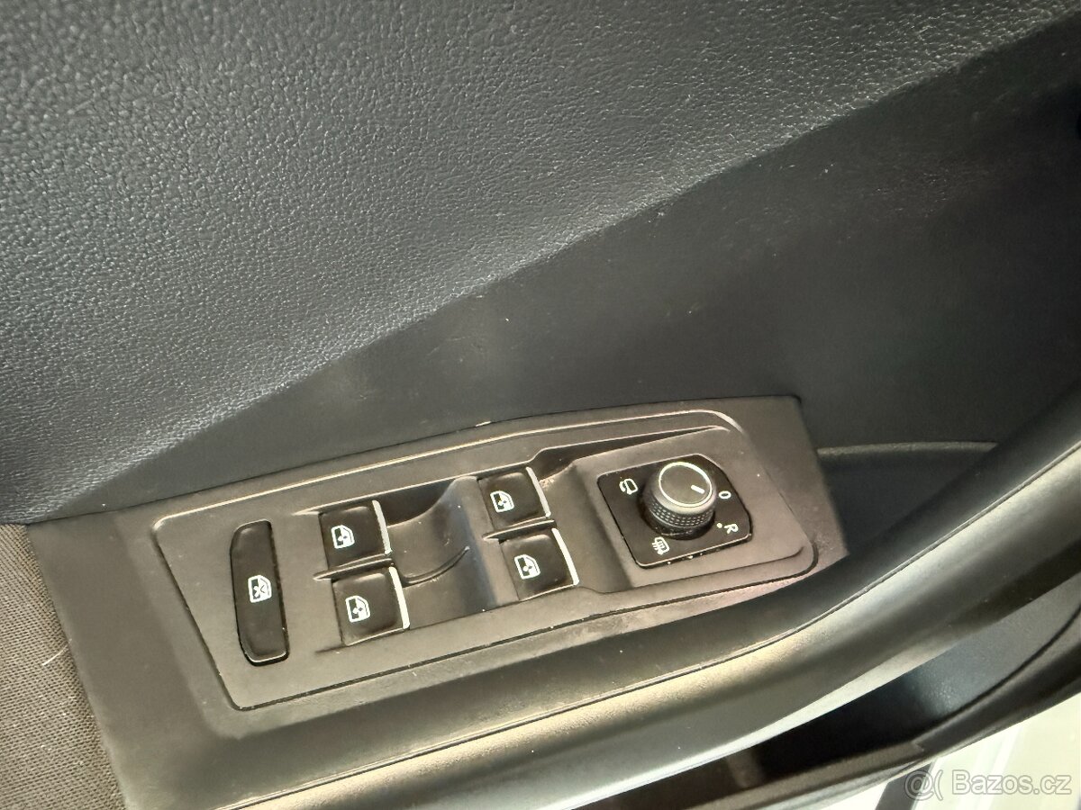 Volkswagen T-Roc 1,0 TSI 85kW,SERVISKA - 11