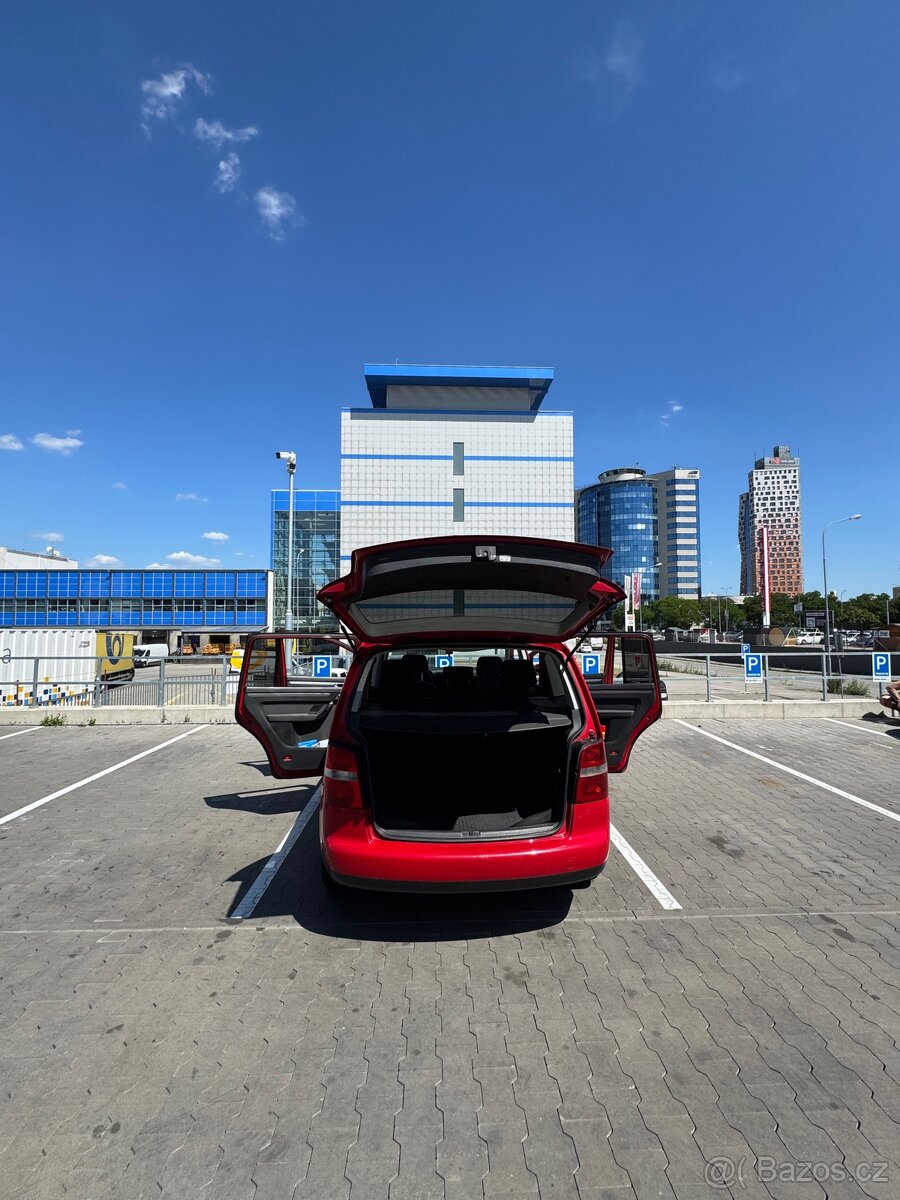 Volkswagen Touran - 11