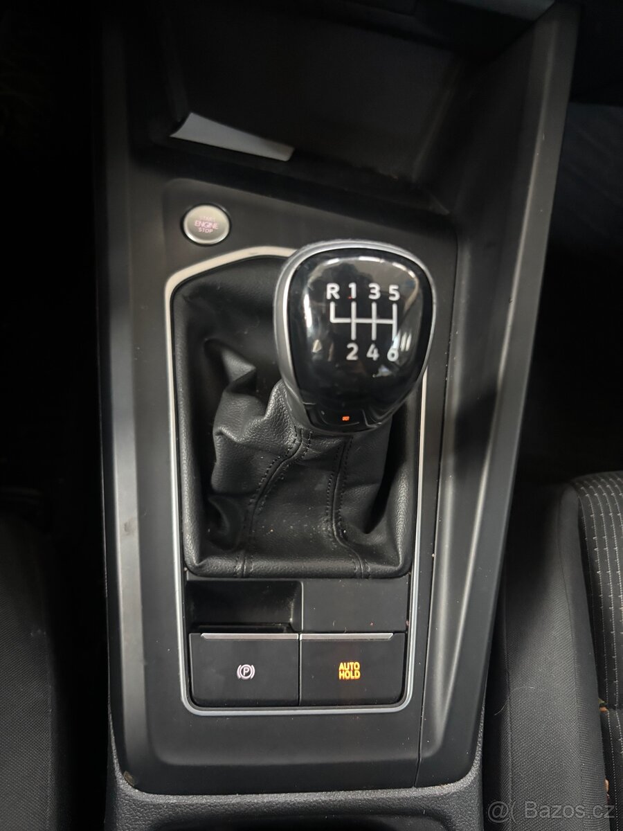 VW Golf 8 combi havarovaný / Odpočet DPH - 11