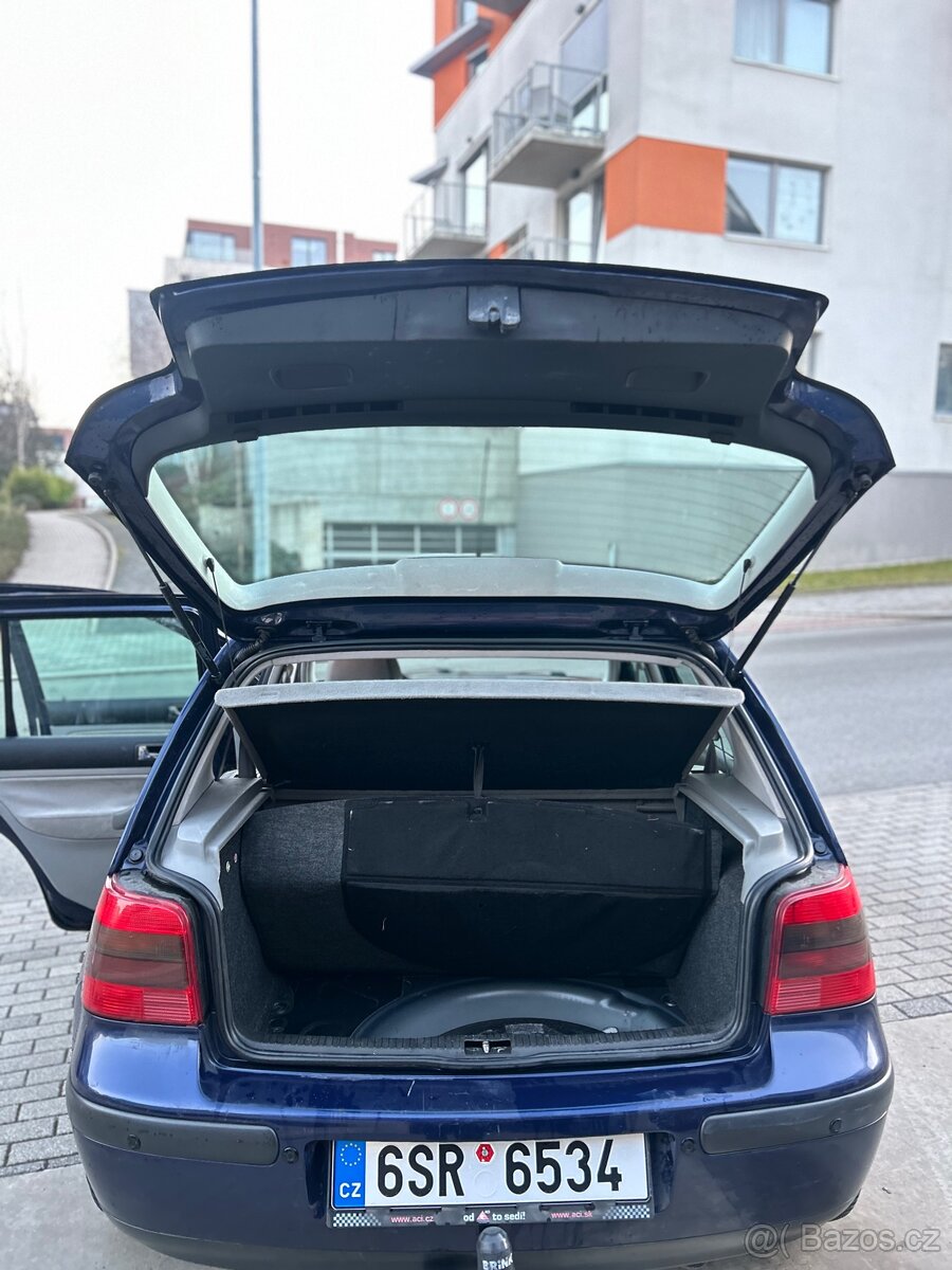 Volkswagen Golf 1.6 benzin - 11