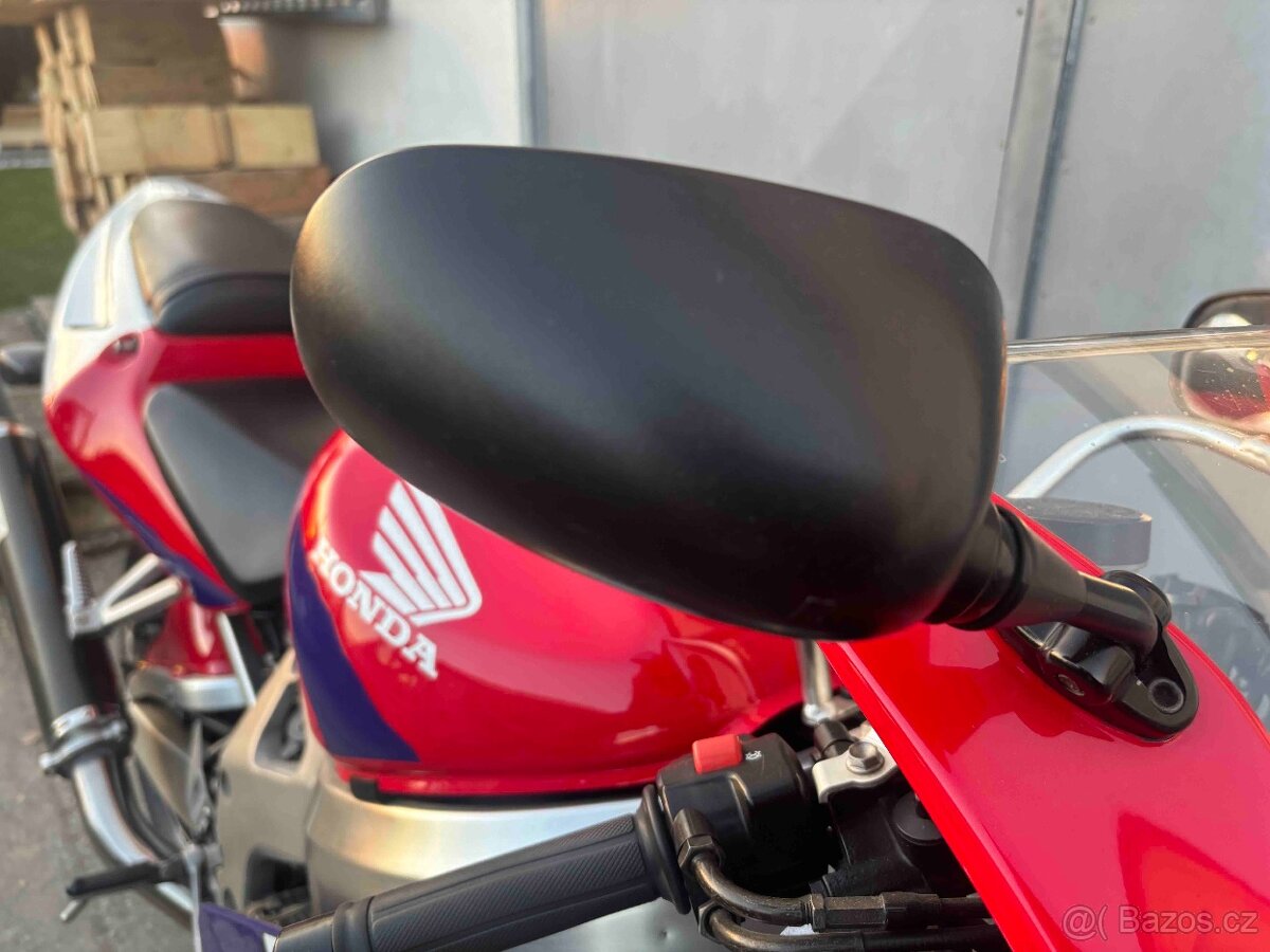 Honda CBR900RR SC33 1999 - 11