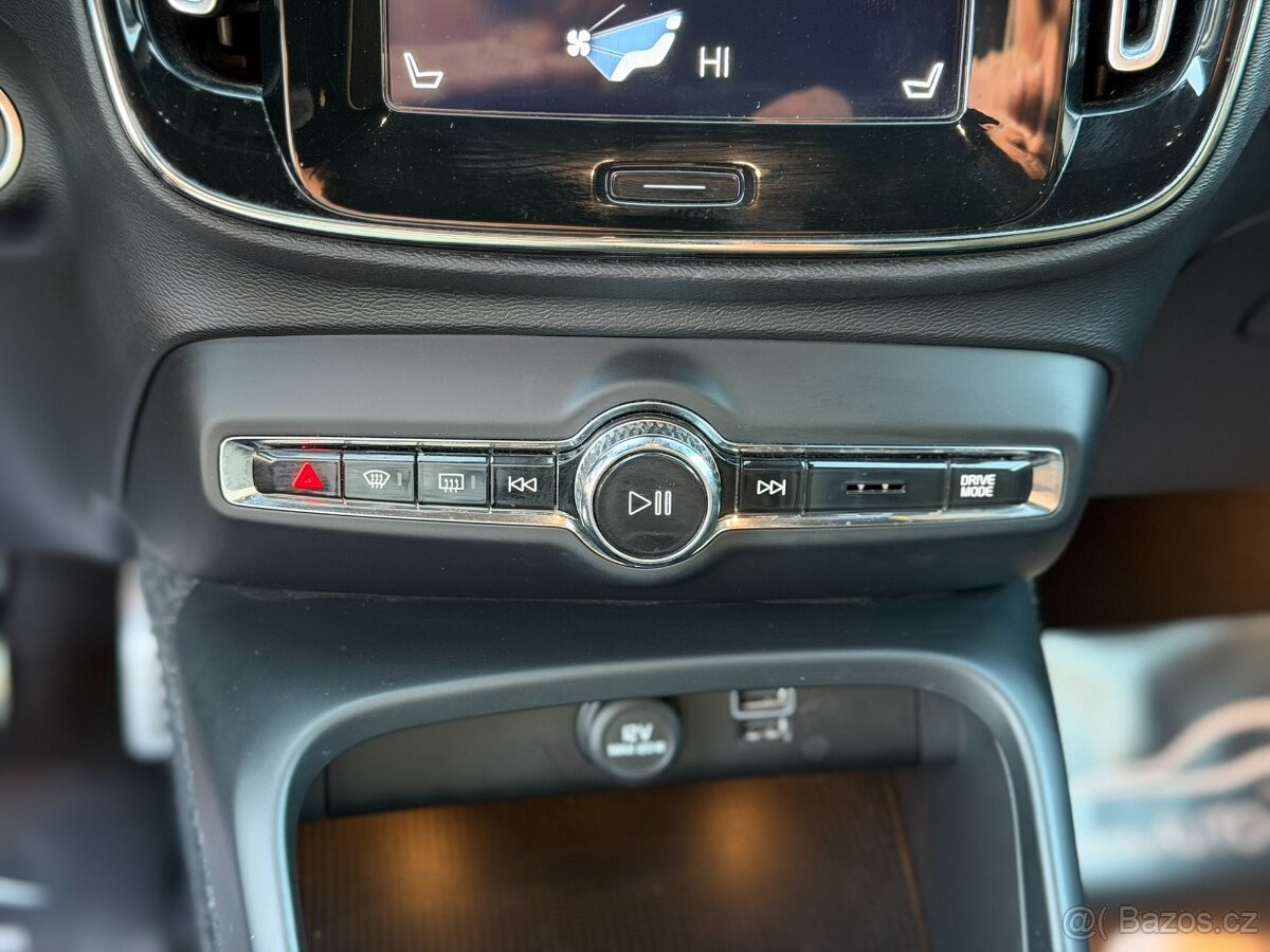 Volvo XC40 D3 R-Design AWD A/T - 11