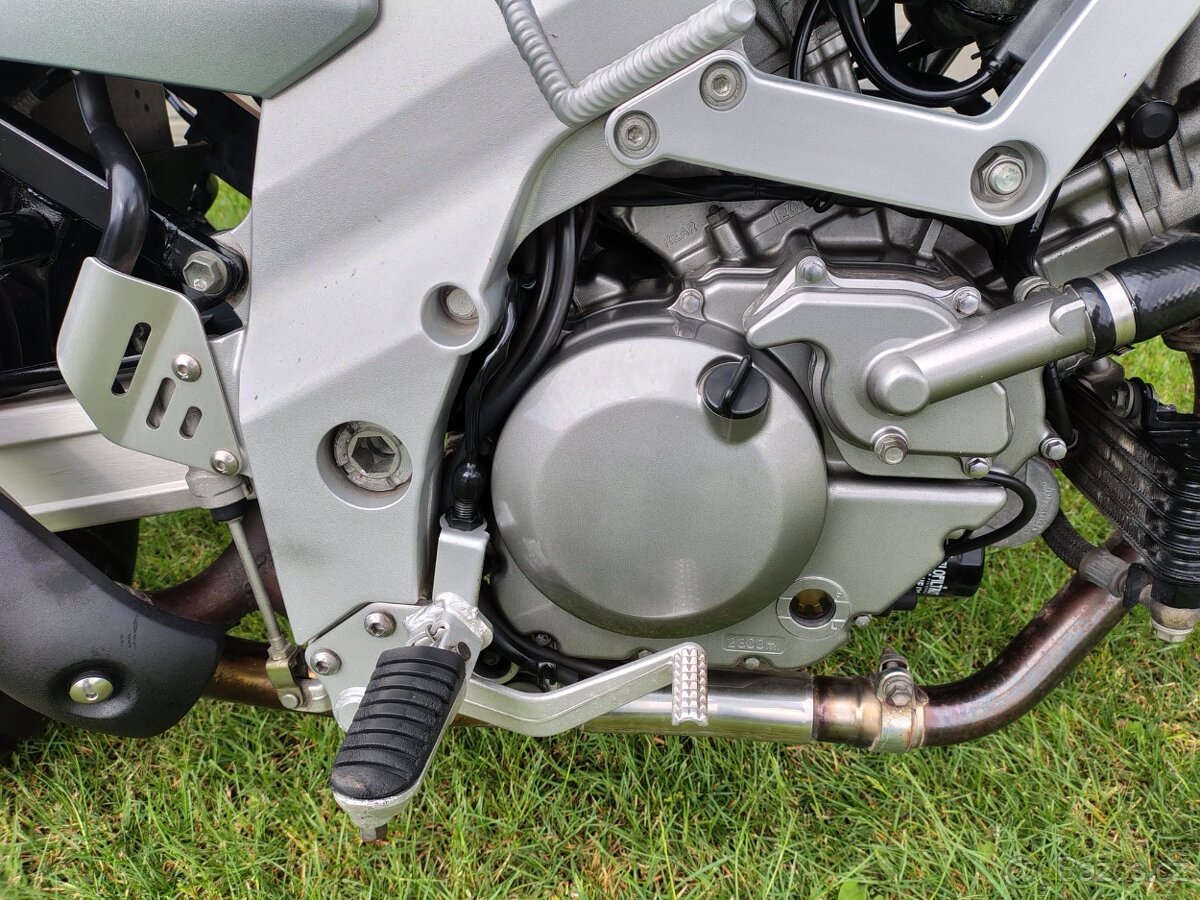 Suzuki dl 650 v strom - 11