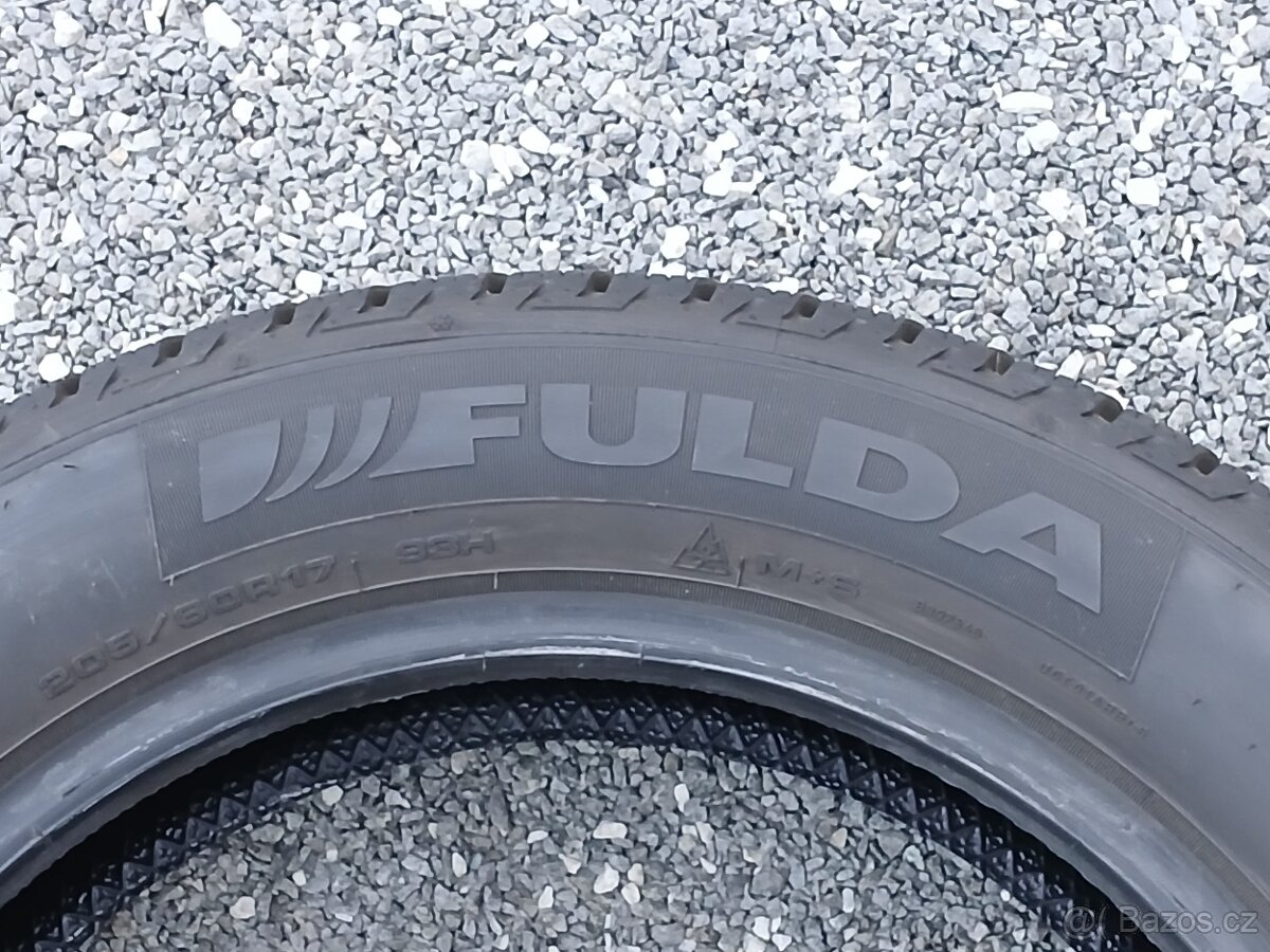Zánovní zimní pneu Fulda 205/60/17 vzorek 8,5mm - 11