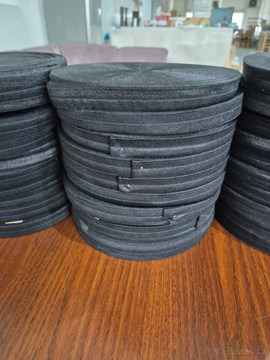 Šikmý proužek - zlatý, černý a bílý - lemovky - 11