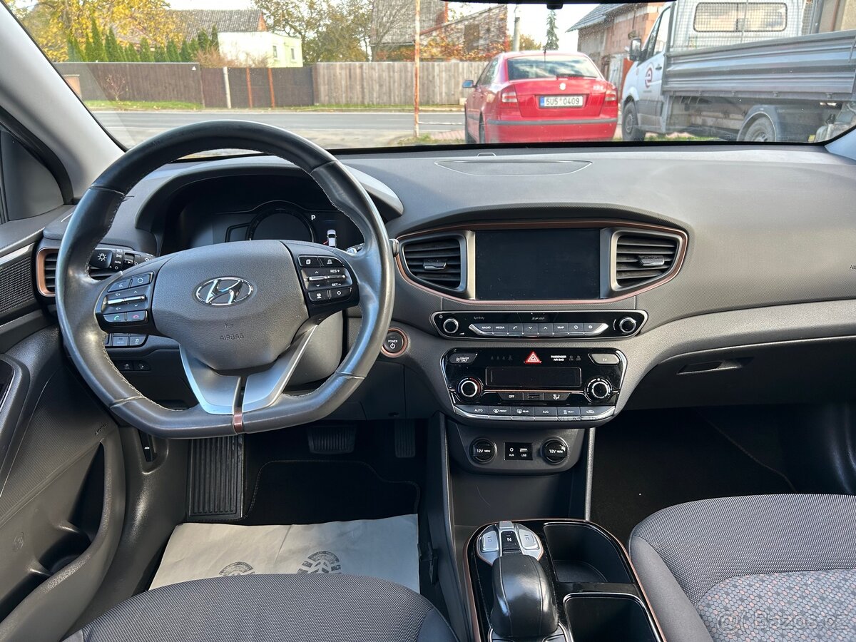 HYUNDAI IONIQ GARANTUJEME KM SOH 100 % - 11