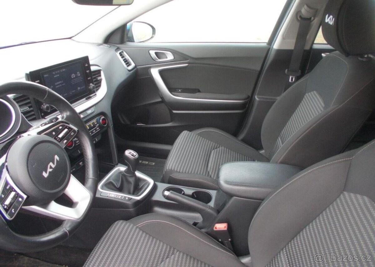 Kia Cee´d 1,5 1 maj koup ČR DPH benzín manuál 118 kw - 11