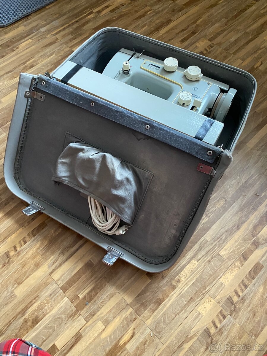 Retro šicí stroj - 11