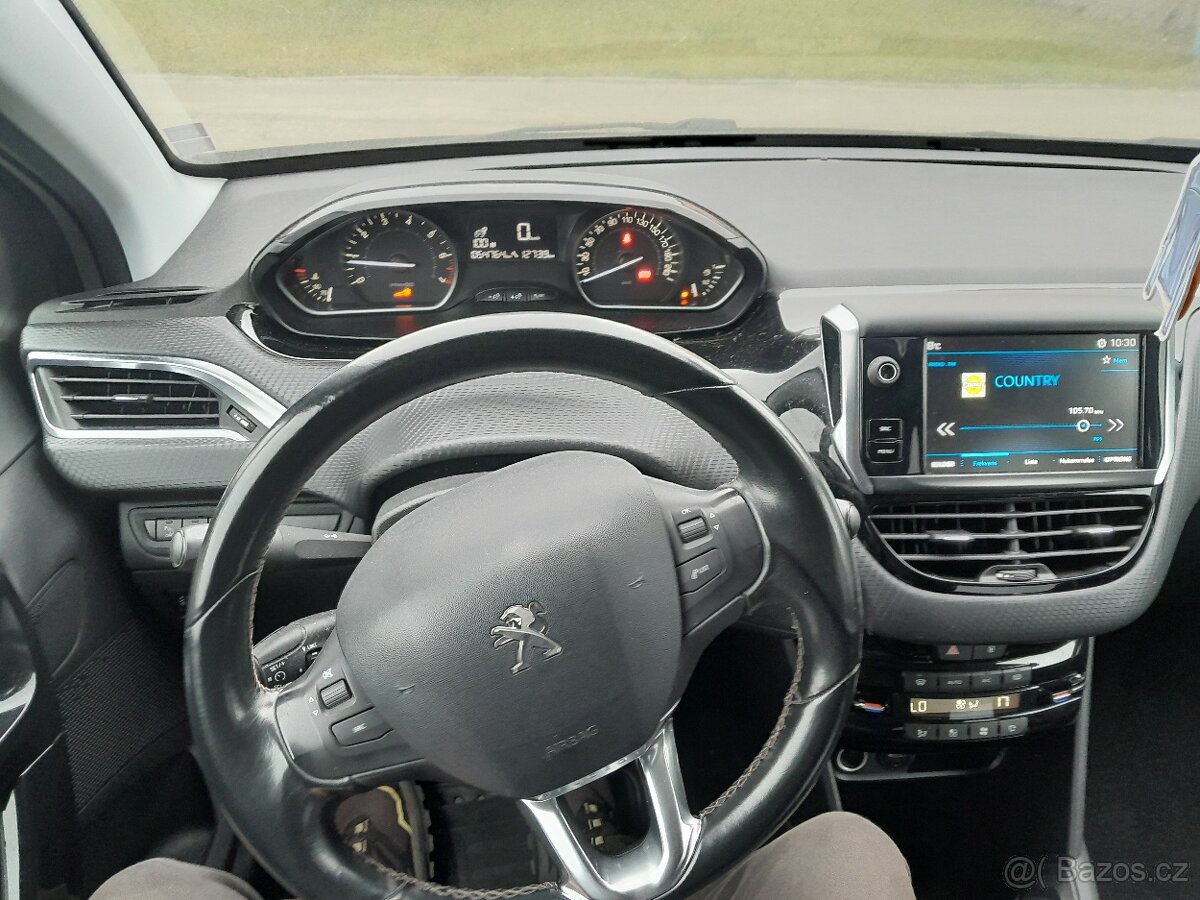 Peugeot 208 1.2 81 KW Panorama,kamera,serviska - 11