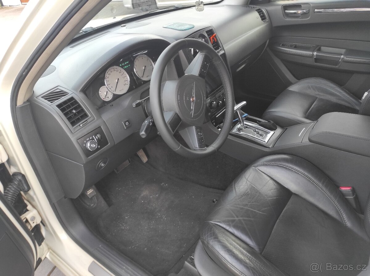 Chrysler 300C 5,7 Hemi - 11