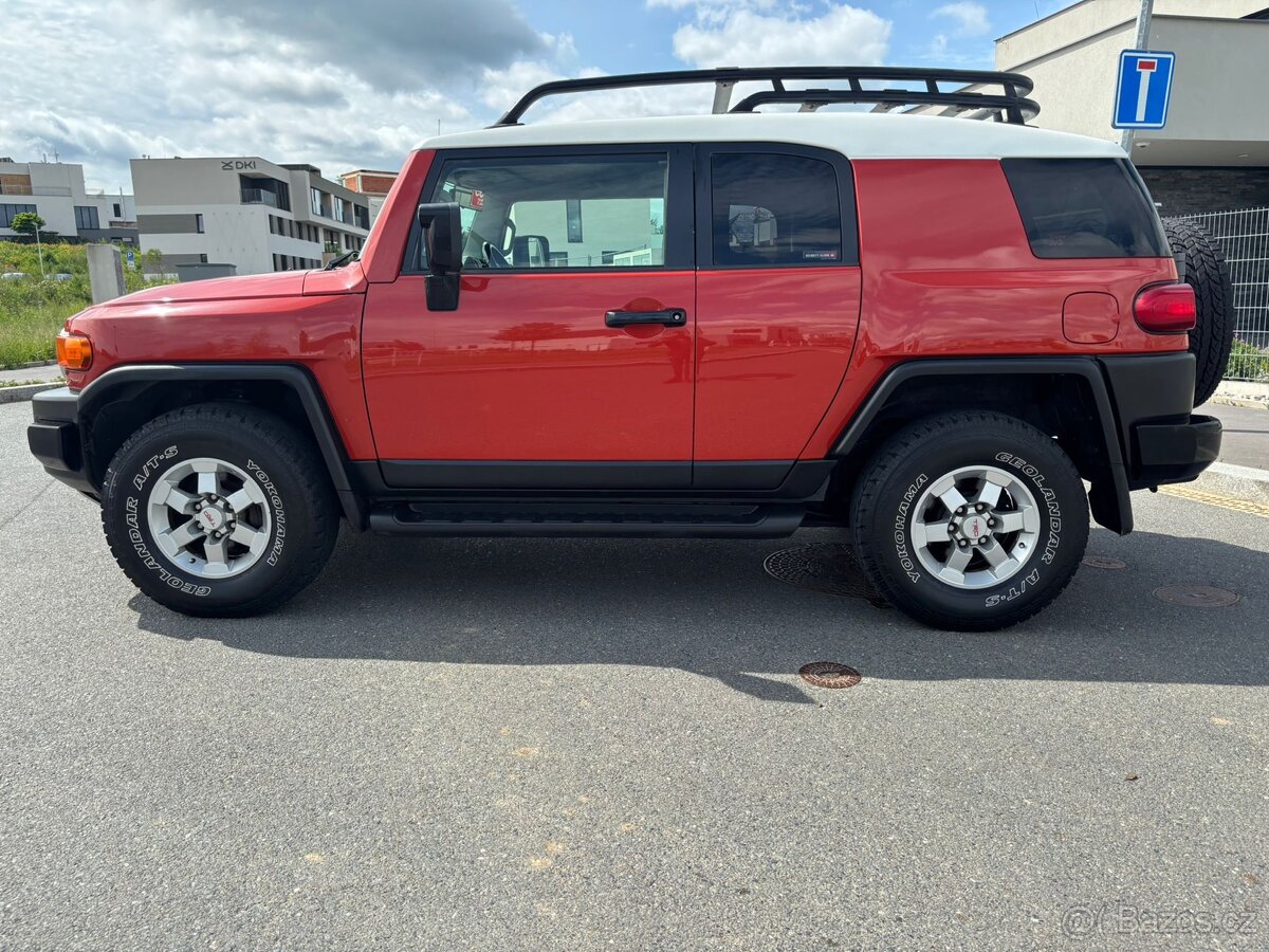 Toyota FJ Cruiser - 11