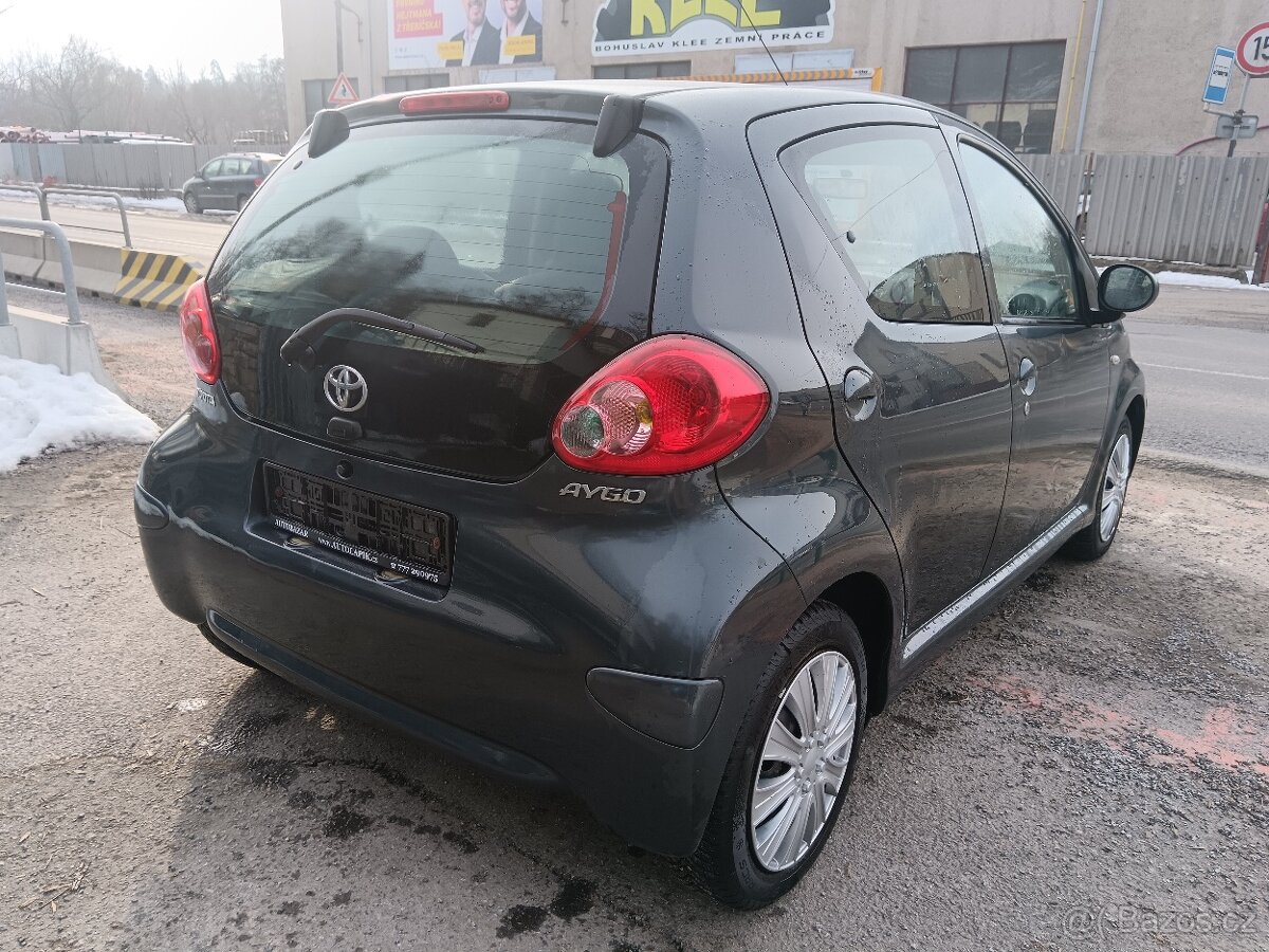 toyota aygo - 11
