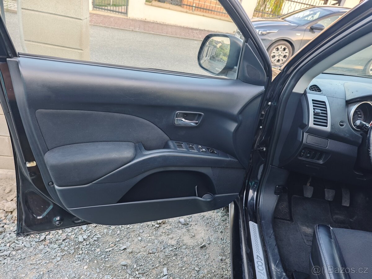 Peugeot 4007 4x4 2,2 HDI 115kw rok 2008 - 11