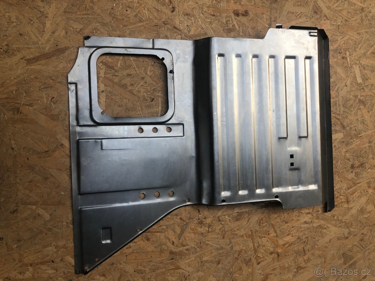 Uaz 469 zadný blatník - opravnú časť predám - 11