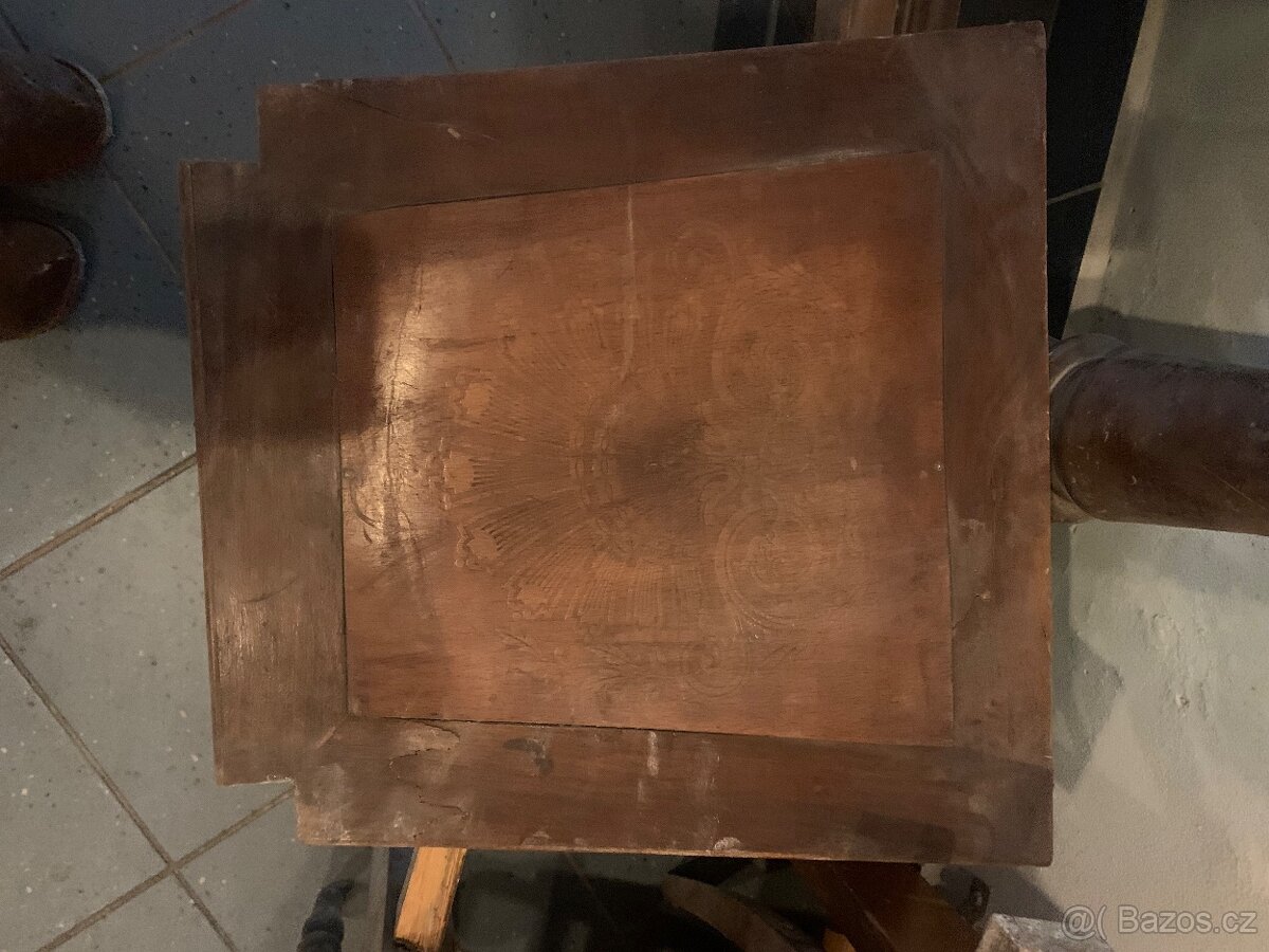 Prodám starožitný stůl a židle k renovaci - 11