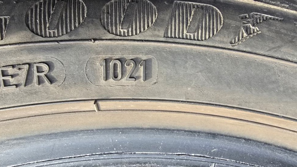 Celoroční pneu 225/45/17 Good Year - 11