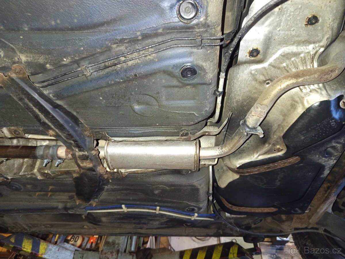 VW Bora 1.6 16v díly - 11