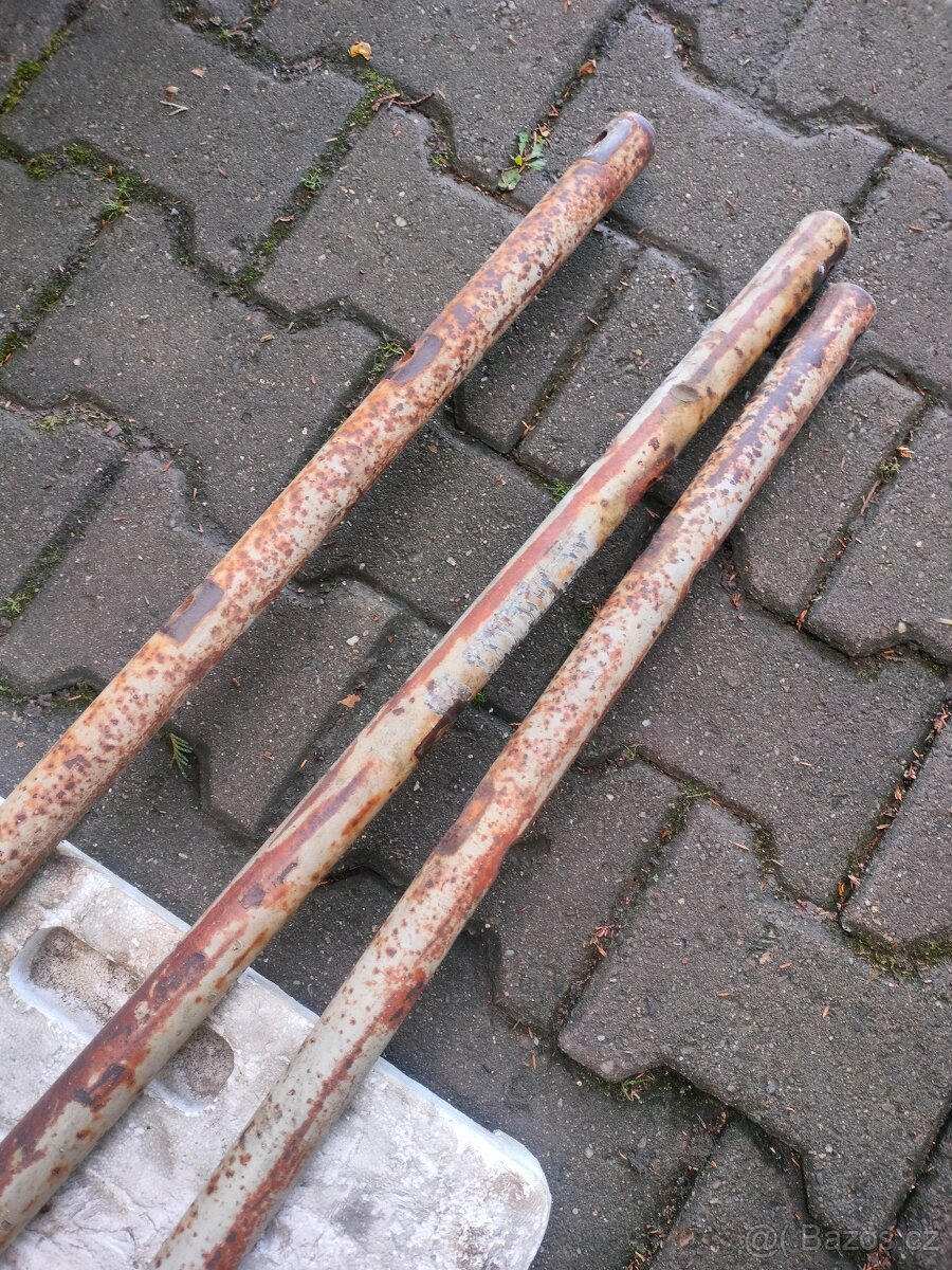 KUHN 280 SHRNOVAČ -- ruzné díly - 11