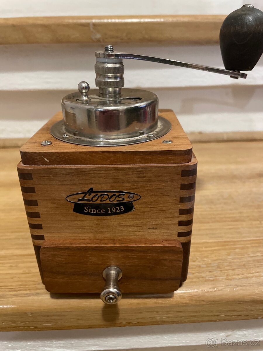 mlýnek na kávu, dřevo ,kov,,značeno LODOS since 1923 - 11
